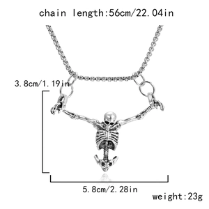 Dimensions et poids du collier avec pendentif tête de mort avec mesures détaillées