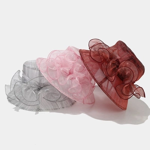 Chapeaux de soleil élégants en organza avec fleurs en gris, rose et bordeaux foncé