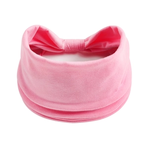 Vista dettagliata della fascia yoga in cotone rosa con design elastico arricciato su fondo bianco