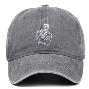 Casquette de baseball gris foncé délavé avec broderie squelette et effet vintage