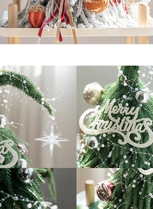 Détails des décorations de mini sapin de Noël avec branches de pin, perles et pendentifs