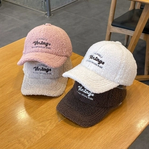 Berretti da baseball invernali in lana di agnello con ricami vintage decorativi