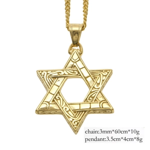 Détails du pendentif Étoile de David de 3,5 cm et de la chaîne dorée de 60 cm de long