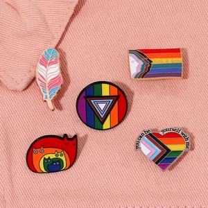 Regenbogen Legierung Emaille Brosche Pin LGBTQ Pride Herz Zahn Buch Katze Feder Mode Schmuck Für Unisex Kleidung Tasche Zubehör