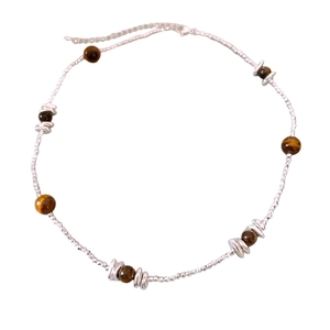 Collier de perles œil de tigre réglable avec des accents argentés au style vintage
