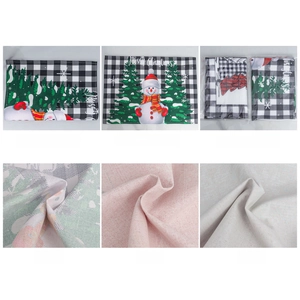 Detalle de texturas de mantel navideño con muñecos de nieve y diseño de cuadros
