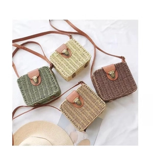 Women Woven Straw Square Bag Leather Flap Adjustable Crossbody Shoulder Bag Summer Vacation Retro Casual