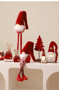 Gnomes de Noël festifs et rennes en bois avec des éléments décoratifs lumineux à LED