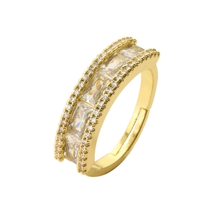Bague couronne géométrique tendance avec micro-pavage de zircons et finition or 18K