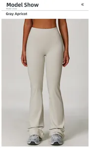 Détail du pantalon de yoga évasé taille haute gris-abricot avec contrôle du ventre et coupe slim