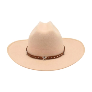 Détail d'un chapeau de jazz en laine avec étoiles et rivets argentés sur bandeau en cuir