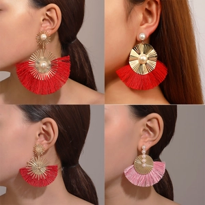 Bohemian fan-shaped fringe earrings with pearls and gold metal for elegant women