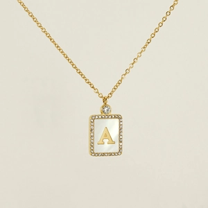 Collier élégant en acier inoxydable 18K avec pendentif lettre A en nacre et cristaux brillants