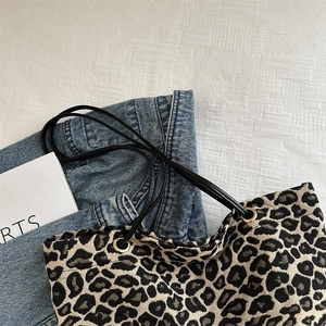 Large capacity leopard print canvas tote bag with black straps for casual daily use