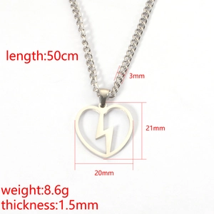Collier argenté avec pendentif cœur éclair et chaîne cubaine, détails de dimensions inclus