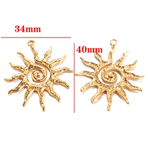 Detailed comparison of 34mm and 40mm golden stainless steel sun charms for jewelry making