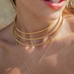 Set choker a tre strati in acciaio inossidabile placcato oro 14K con perle ovali