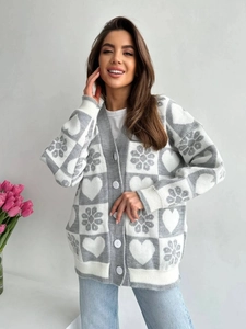 Gilet en maille ample avec motifs de cœur gris et blanc et grands boutons