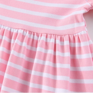 Robe d'été en tricot rayée rose et blanc pour fille avec taille plissée élégante