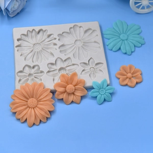 5-cavity daisy silicone mold for DIY soap, plaster, and cake decorating with floral details