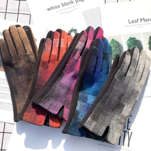 Plaid winter touchscreen gloves in five colors with thick warm knit fabric