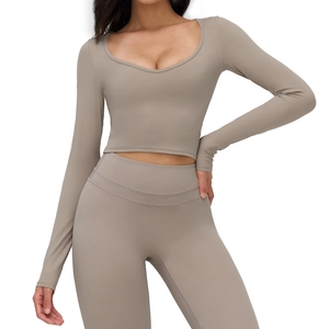 Ensemble de yoga 2 pièces pour femmes avec haut court manches longues et legging taille haute