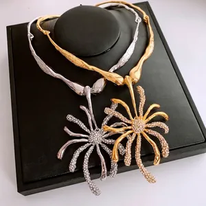 Collier À Pendentif Exagéré Alliage Strass Étincelants Forme Araignée Soleil Vintage Mode Choker Bijoux Pour Femmes
