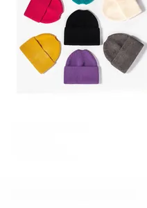 Détail de bonnets en maille pour queue de cheval en plusieurs couleurs variées