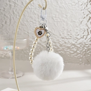 Porte-clés fait main avec perles et pompon blanc et pendentif cœur pour décoration de sac