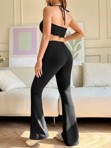 Schickes schwarzes Damen-Set bestehend aus Neckholder-Crop-Top und High-Waist-Schlaghose
