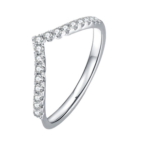 Fashionable V-shaped S925 sterling silver ring with sparkling moissanite stones