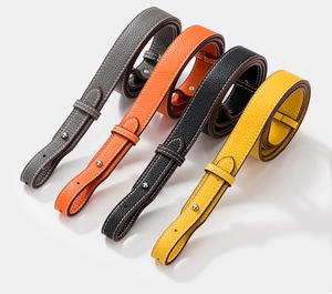 Verstellbare Schultergurte aus Leder mit Litschi-Maserung in Grau, Orange, Schwarz und Gelb