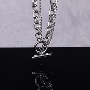 Bracciale moderno a doppia catena in acciaio inossidabile con chiusura OT su base nera