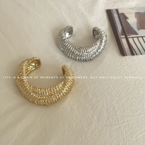 Chic vintage style gold and silver lava texture open wide band ring with ribbed pattern