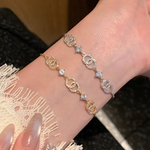 Interlocking Circle Bracelet For Women Shiny Cubic Zirconia Gold Plated Elegant Geometric Linked Chain Hand Jewelry