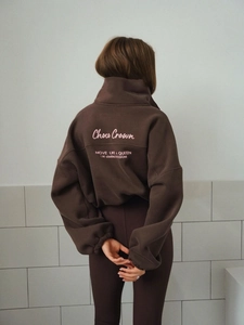 Oversize brown polo collar sweatshirt with pink Choco Crown embroidery on back