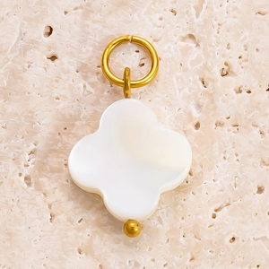 Eleganter Kleeblatt-Anhänger aus 18k vergoldetem Edelstahl mit weißer Perlmutt-Einlage