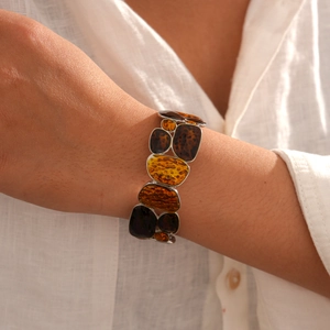 Macro detail of elastic amber bracelet featuring irregular geometric resin segments