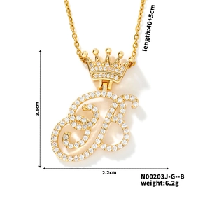 Macro shot of gold letter B crown pendant with dimensions 3.1x2.2cm and chain details