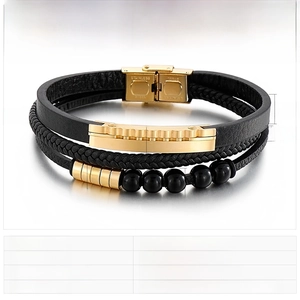 Dettaglio del bracciale multistrato in pelle con chiusura in acciaio e dimensioni del prodotto