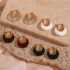 Set of four pairs of C-shaped earrings in clear, white, brown and dark green resin