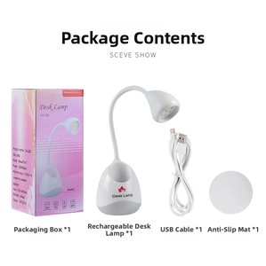 Vue macro de la lampe LED ongle kangourou portable avec câble USB et accessoires