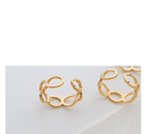 Detail view of interlocking oval open rings in 18K gold plated stainless steel