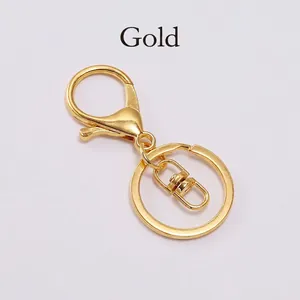 Detailed view of the gold-plated lobster clasp with swivel joint and keyring kit
