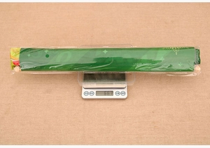 Weight measurement of 66.1g for the Christmas banner roll decoration with wooden ends