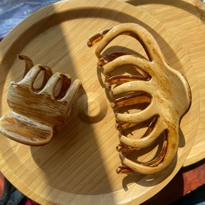 Brown amber textured octopus hair claw clip and square clip on a wooden tray