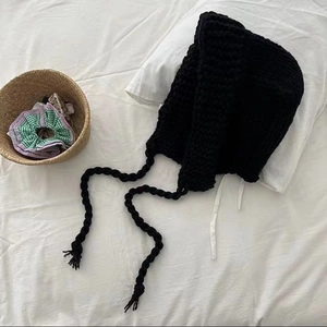 Bonnet tricoté monstre noir mignon avec cordons tressés pour femmes et enfants