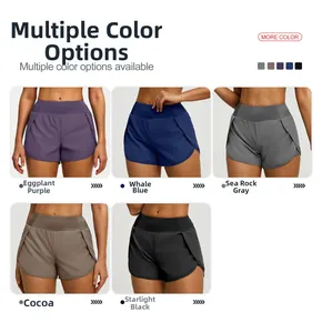 Détail du short de sport 2-en-1 taille haute en cinq couleurs avec fentes latérales