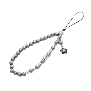 Bijou de téléphone en perles grises avec cristaux et pendentif fleur de camélia