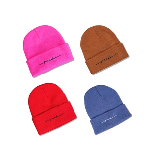 Bonnets en tricot Freedom minimalistes en rose, marron, rouge et bleu pour adultes